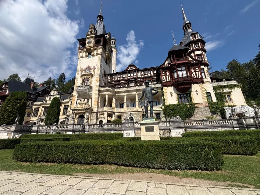 Four-castles tour group at Peleș Castle