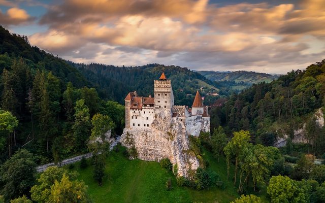 Day trip from Bucharest to Dracula's Castle and Peles Castle